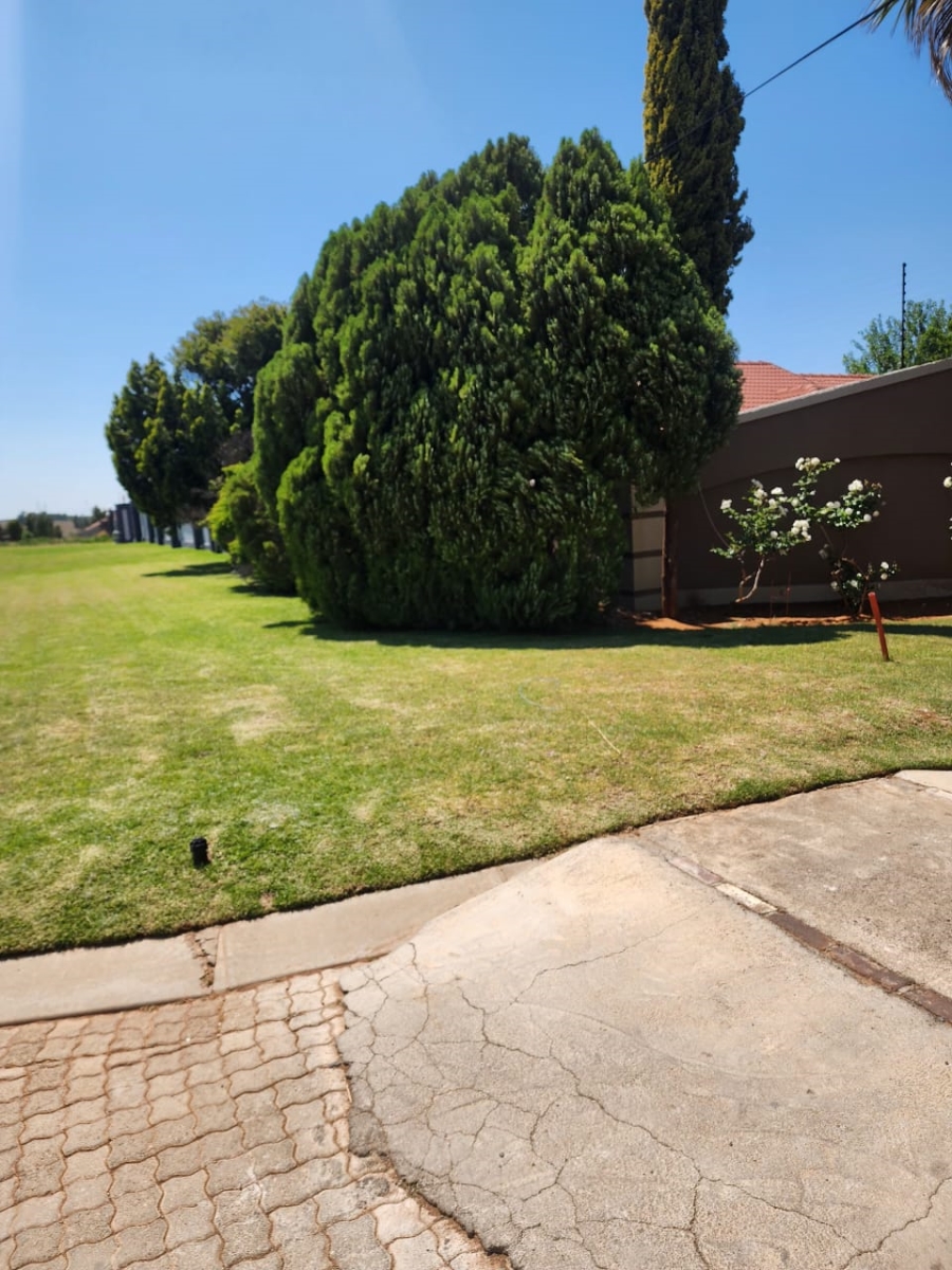 4 Bedroom Property for Sale in Flamwood North West